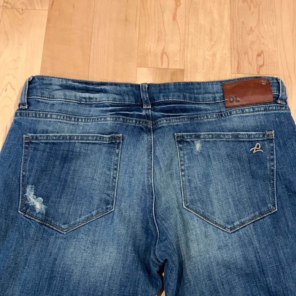 DL1961 Azalea relaxed Distressed blue jeans-size 31 - Picture 8 of 8